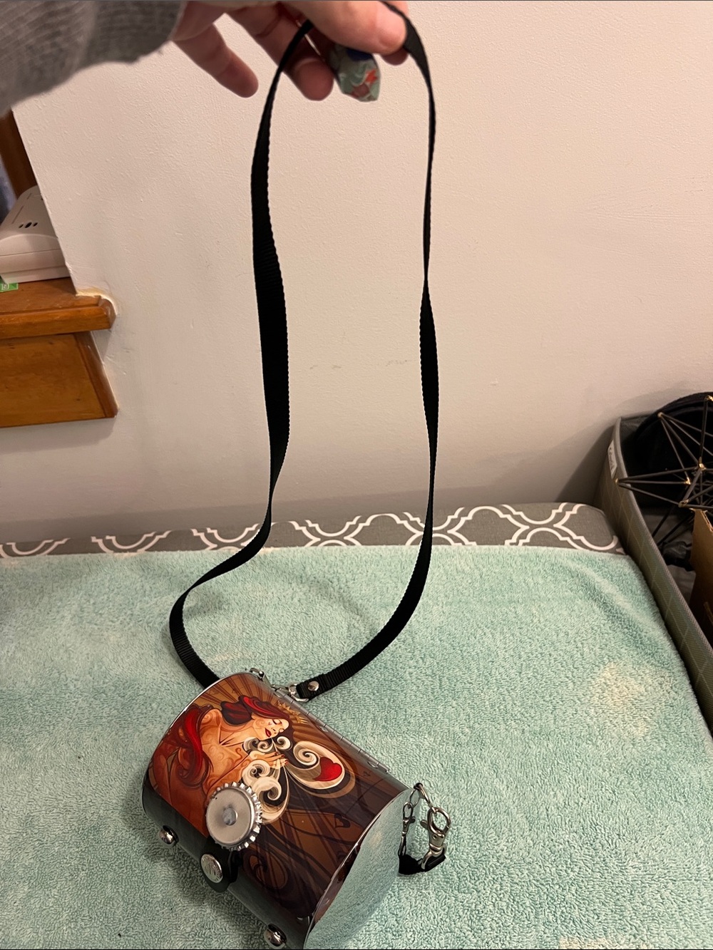 Little earth littleearth queen of hearts heart breaker metal purse vintage new